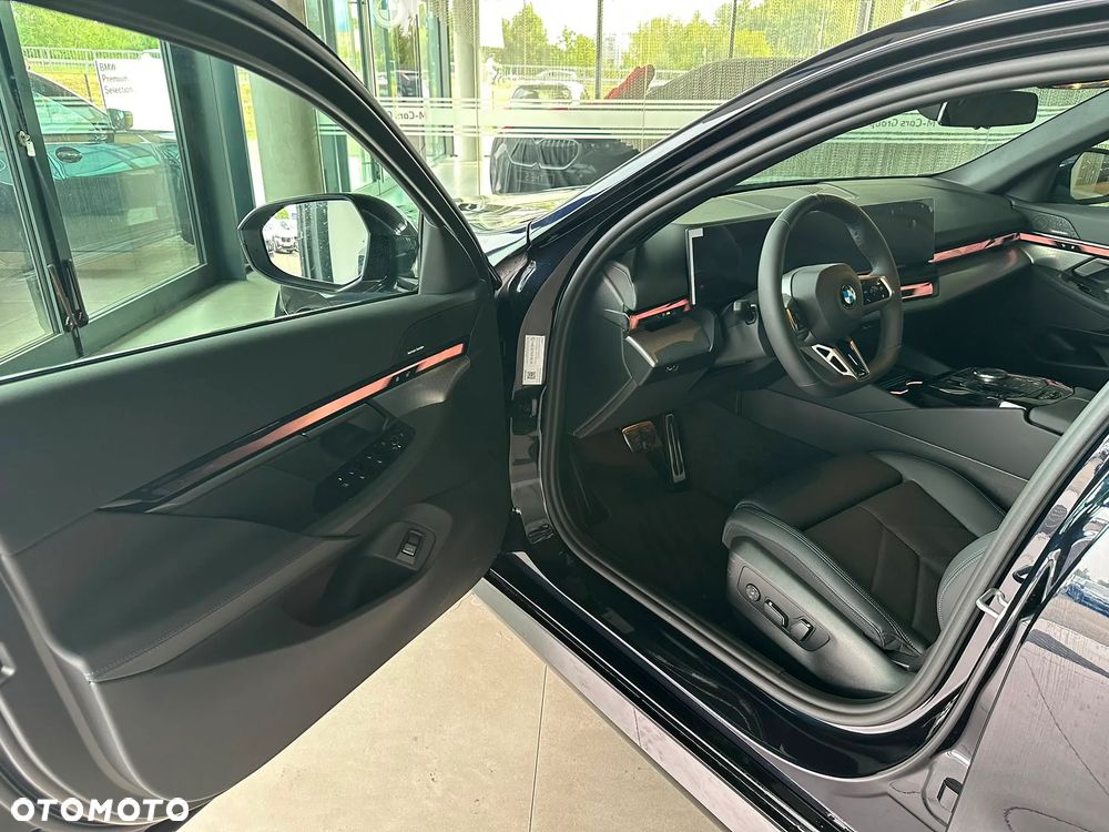 BMW Seria 5 540d xDrive mHEV - 15