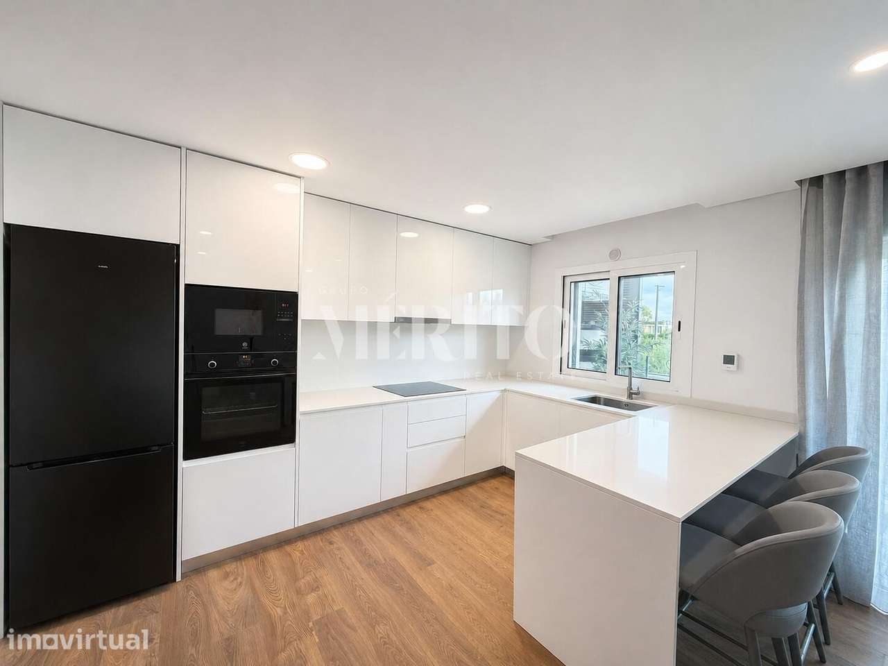 T2 de Excelência a 200 metros da Praia da Apúlia – Conforto, Exclusivi - Grande imagem: 4/14