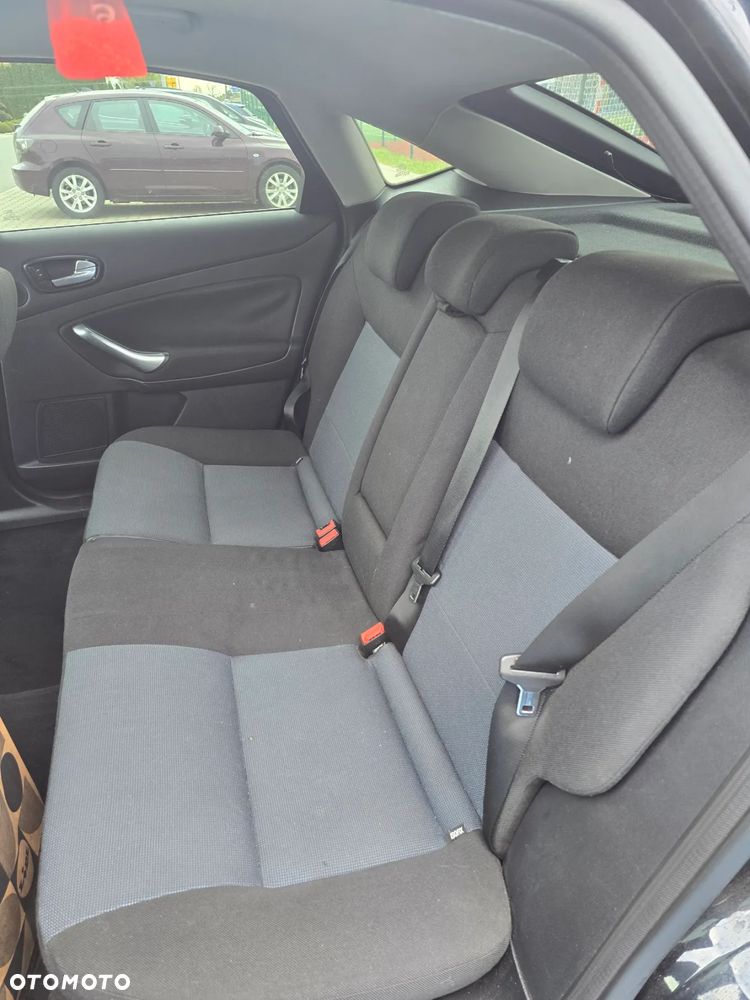 Ford Mondeo 1.8 TDCi Ambiente - 11