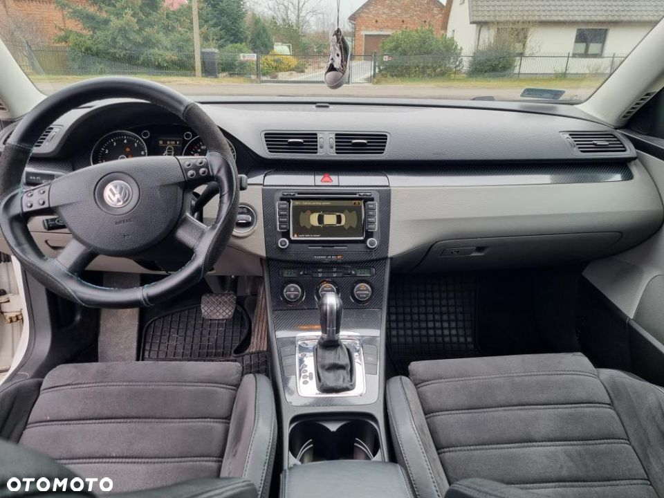 Volkswagen Passat - 16