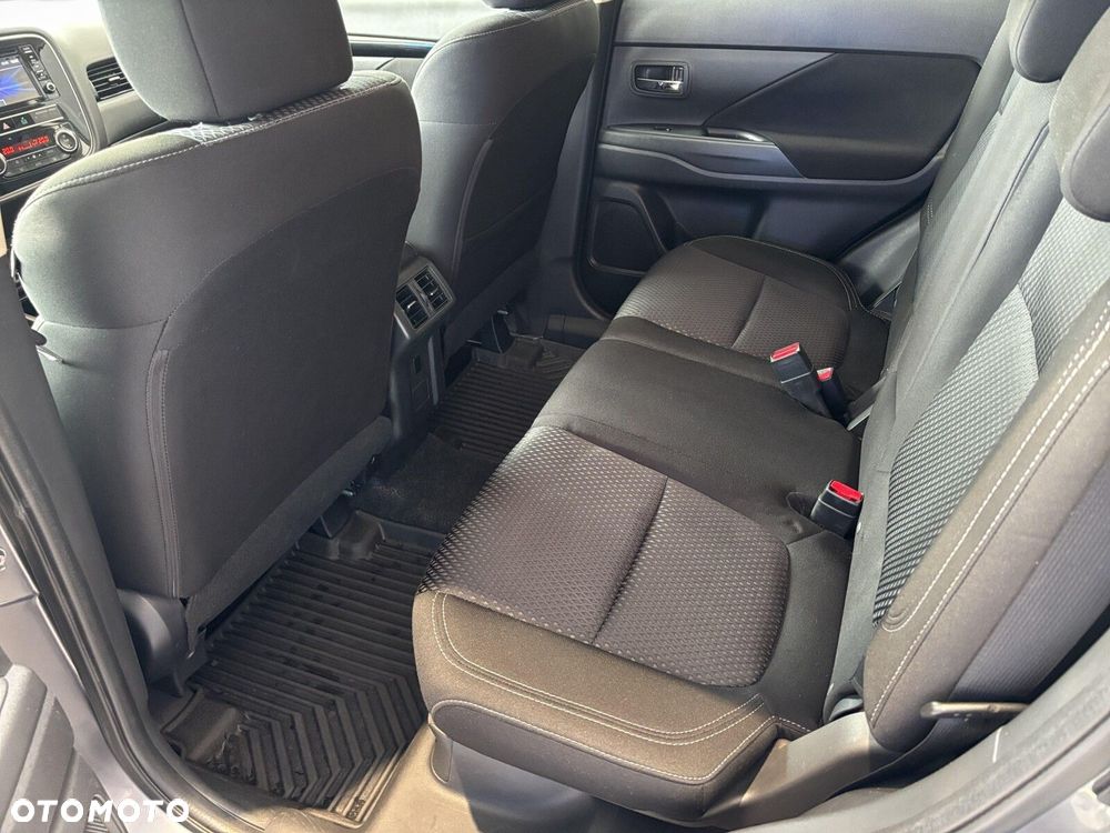 Mitsubishi Outlander - 14