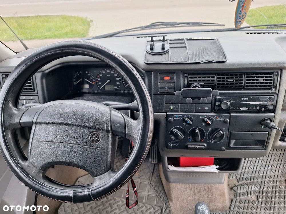 Volkswagen Caravelle - 8