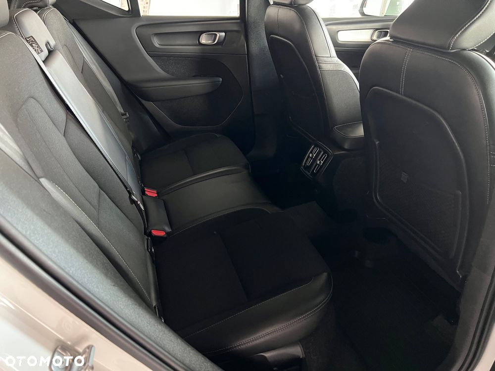 Volvo XC 40 - 30