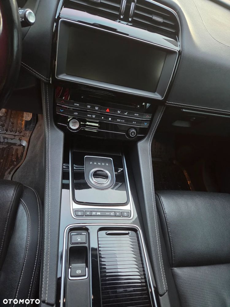 Jaguar F-Pace 30d AWD R-Sport - 17