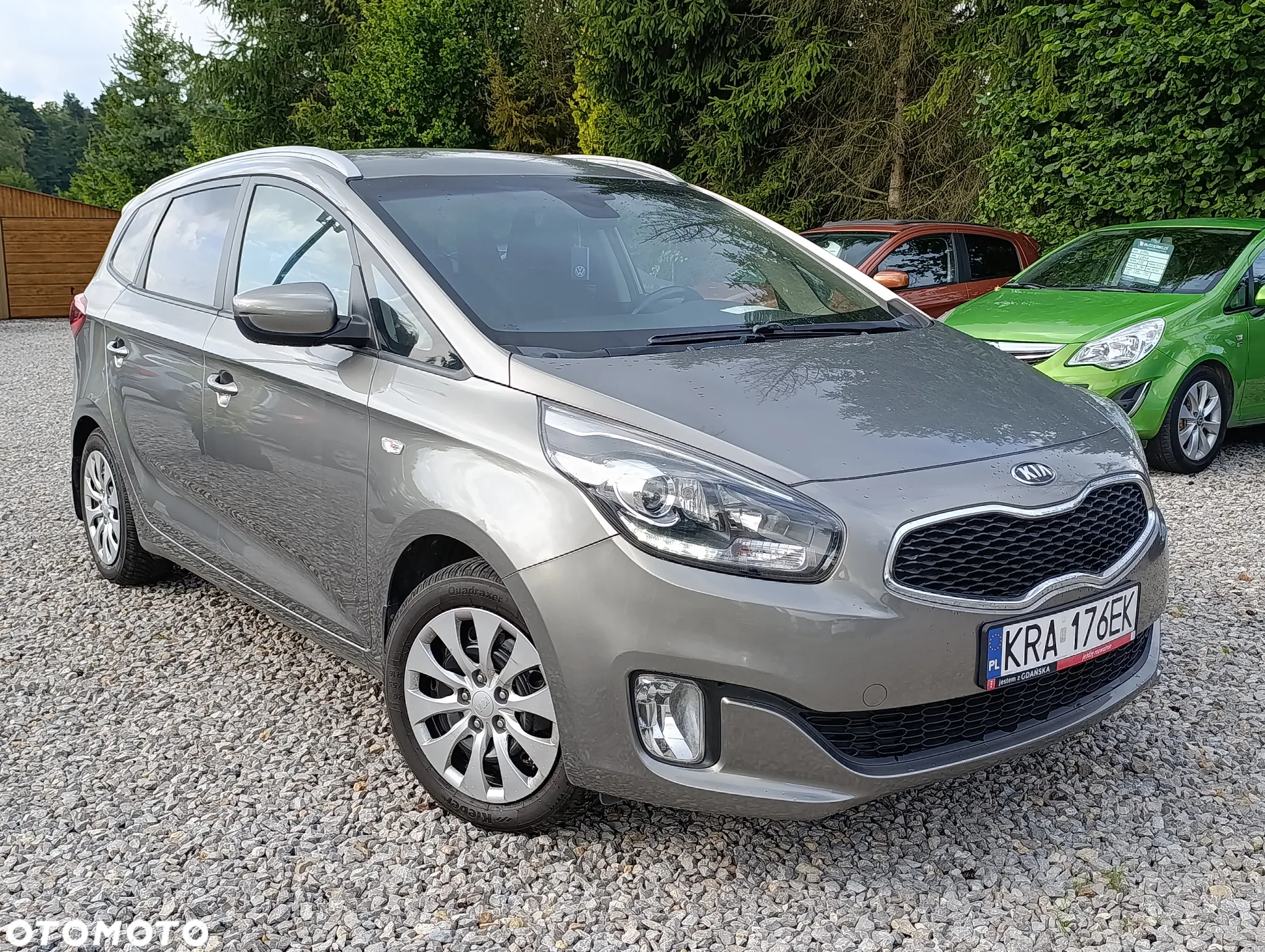 Kia Carens - 10