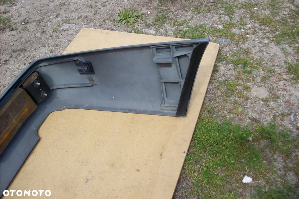 ZDERZAK TYLNY MERCEDES W124 SEDAN - 9