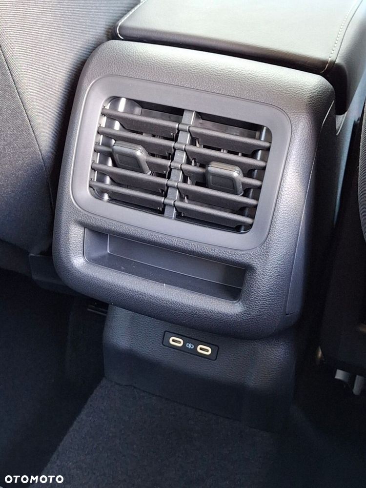 Volkswagen T-Roc 1.5 eTSI Life DSG - 25