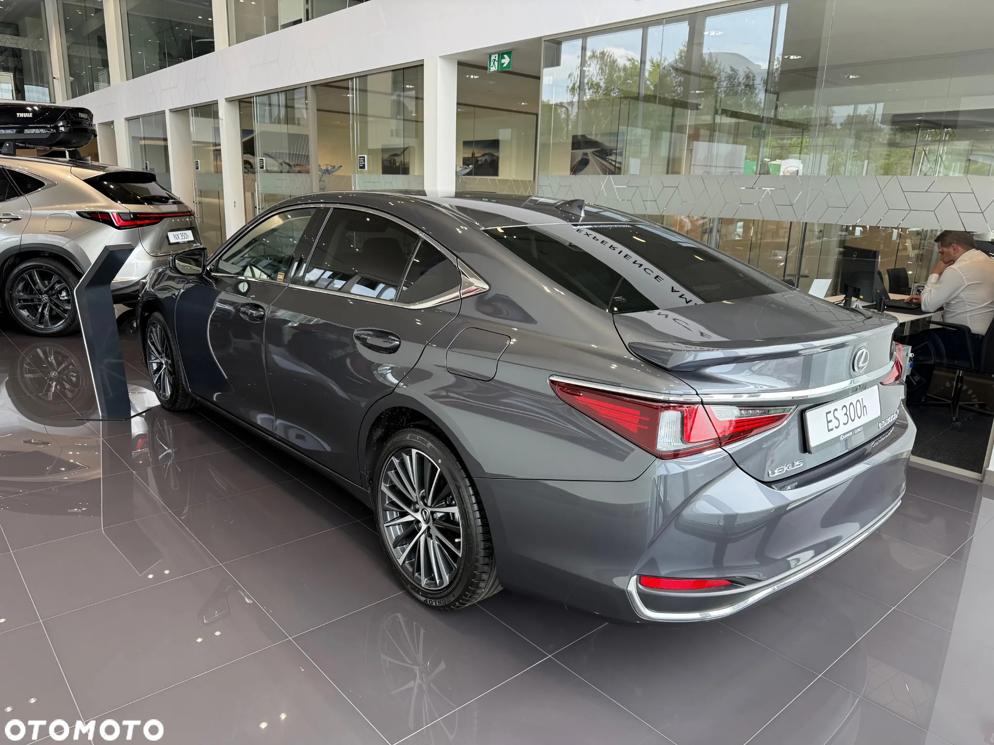 Lexus ES 300h Business Edition - 4