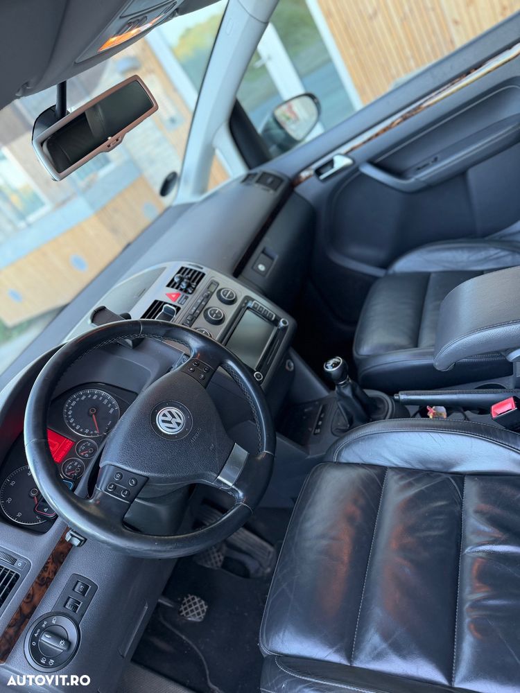 Volkswagen Touran 2.0 TDI DPF Highline - 6