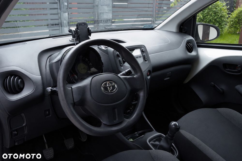 Toyota Aygo x - 10