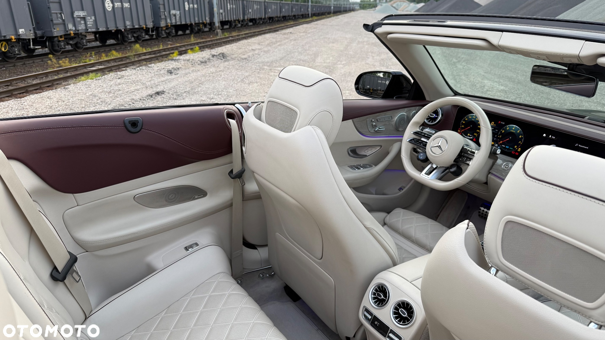 Mercedes-Benz Klasa E AMG 53 Kabriolet 4-Matic+ 9G-TRONIC - 25