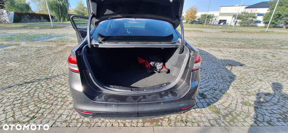 Ford Fusion - 32