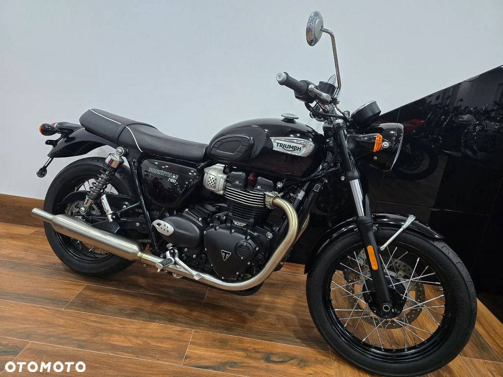 Triumph Bonneville - 3