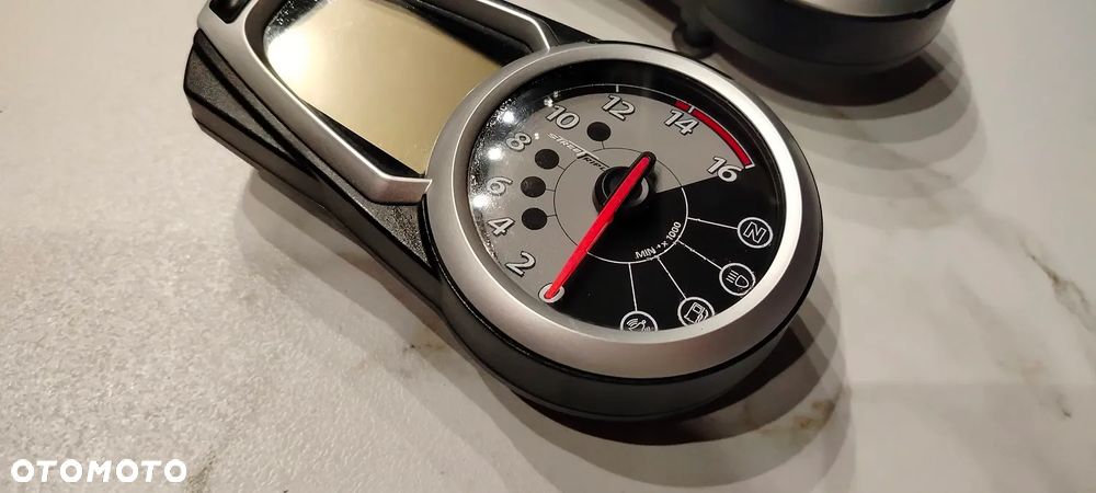 TRIUMPH STREET TRIPLE 675 LICZNIK ZEGARY - 3