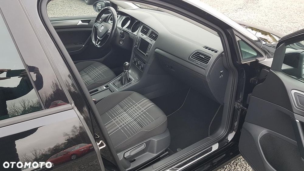 Volkswagen Golf Variant 2.0 TDI BlueMotion Technology Lounge - 24