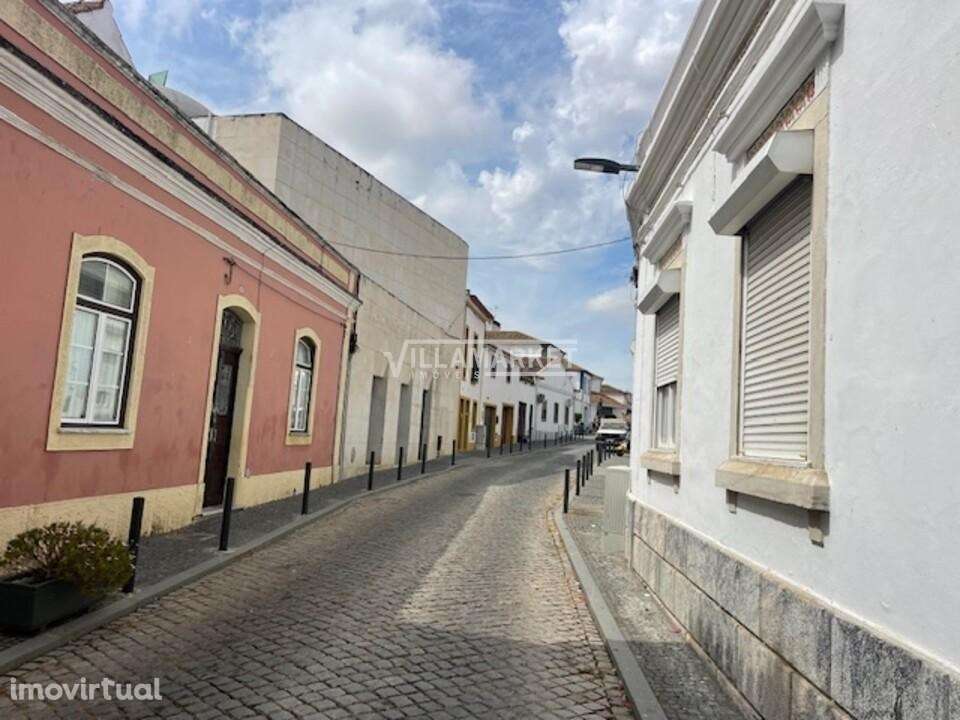 Prédio da banca destinado a serviços composto por 2 pisos com 336 m2 s - Grande imagem: 3/6