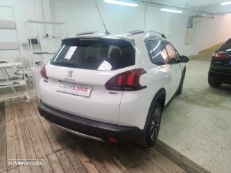Peugeot 2008 1.2 PureTech Allure - 11