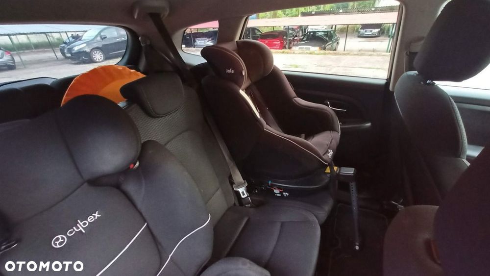 Kia Carens 1.7 CRDi L 7os - 13