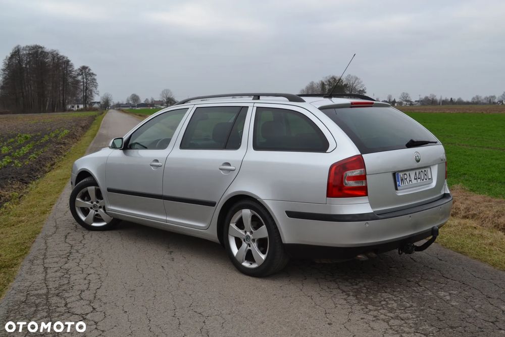Skoda Octavia 2.0 TDI Elegance DSG - 4