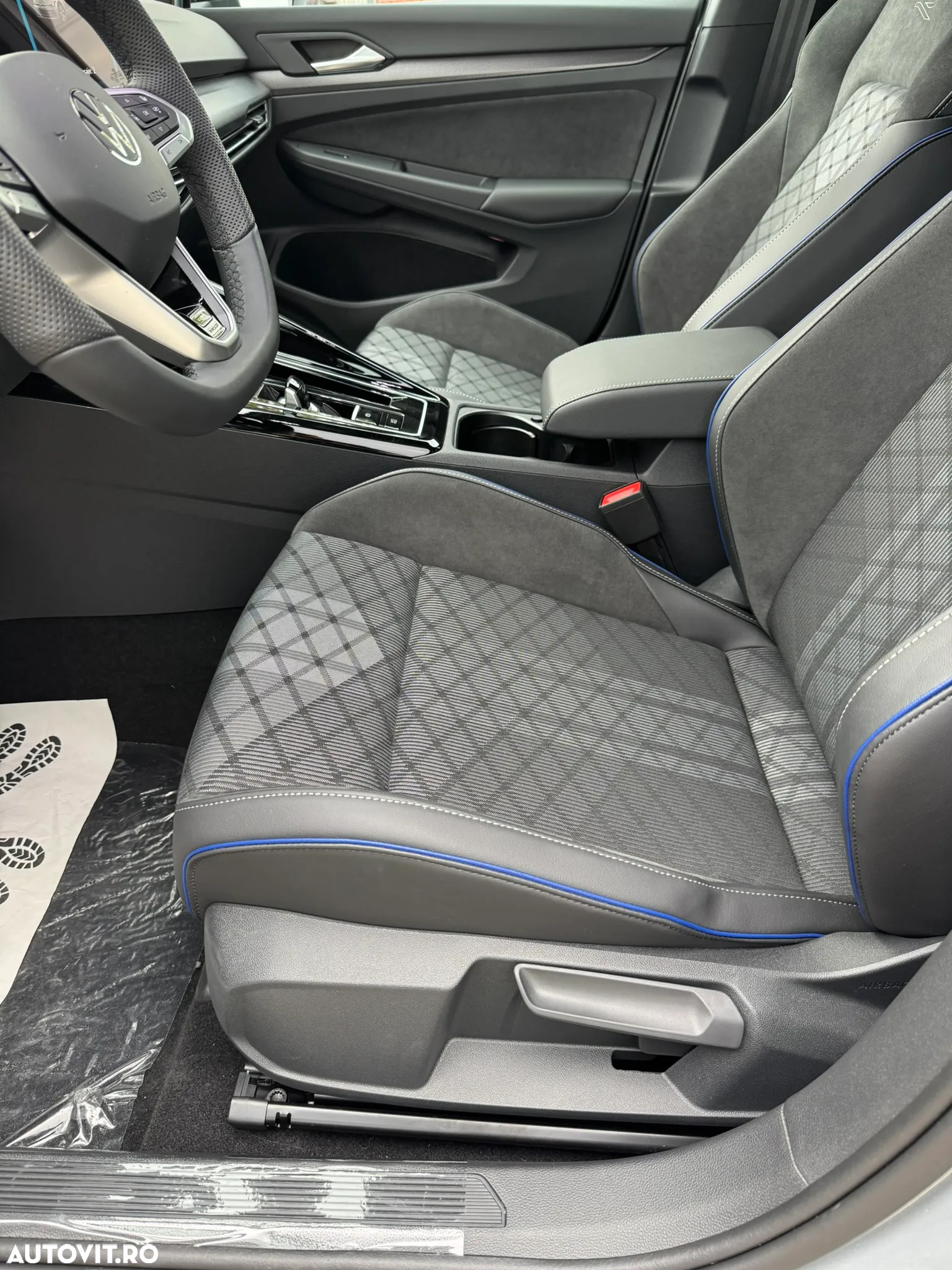 Volkswagen Golf 1.5 eTSI ACT DSG MHEV R-Line - 13
