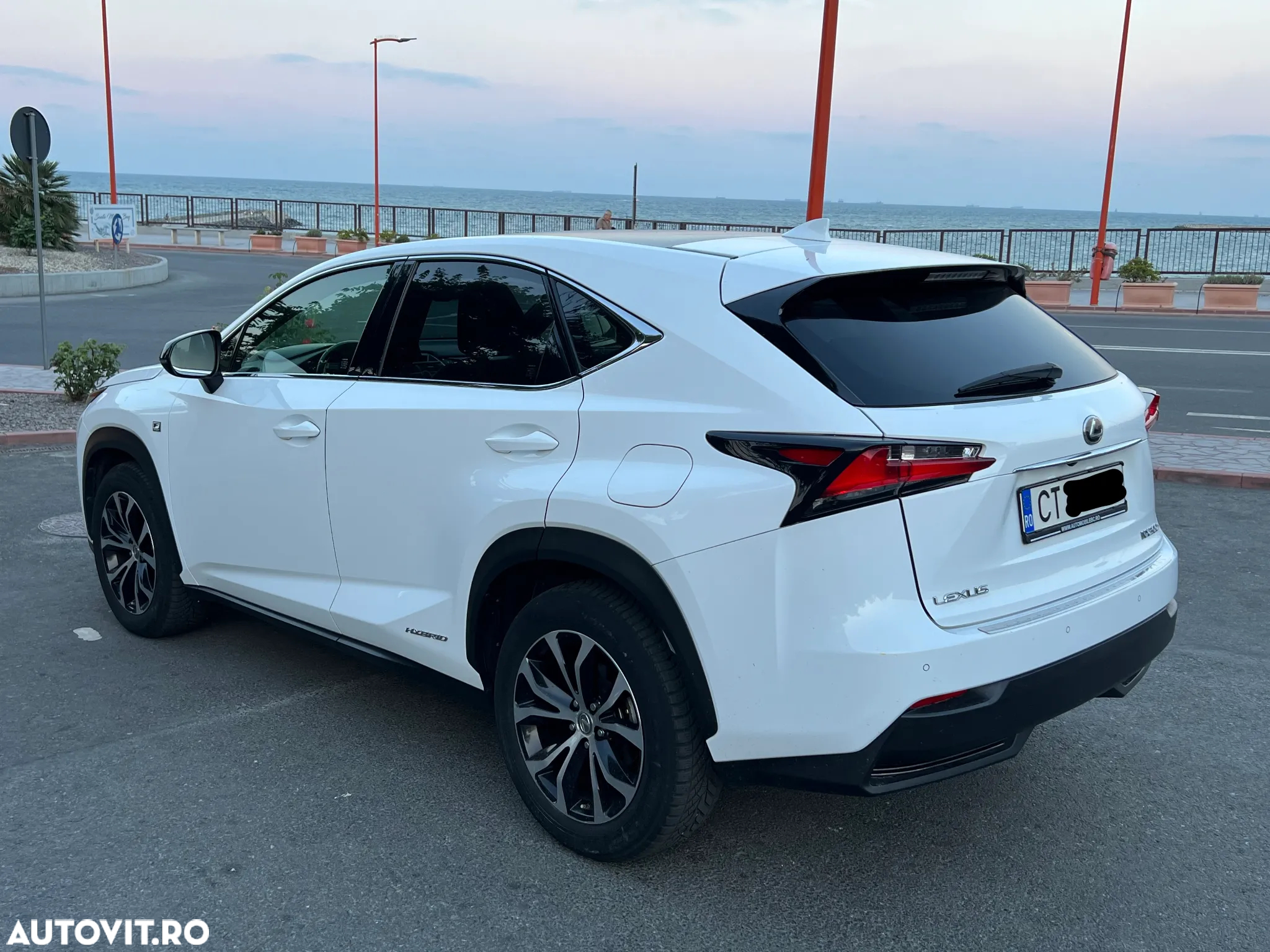 Lexus Seria NX 300h AWD F Sport - 5