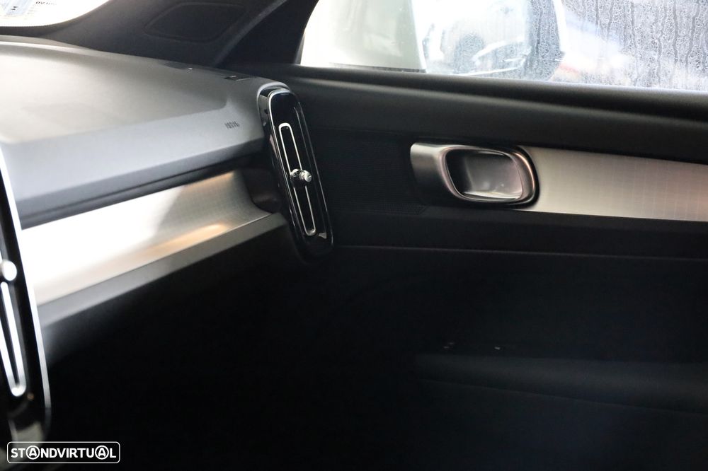 Volvo XC 40 2.0 B3 Core - 16