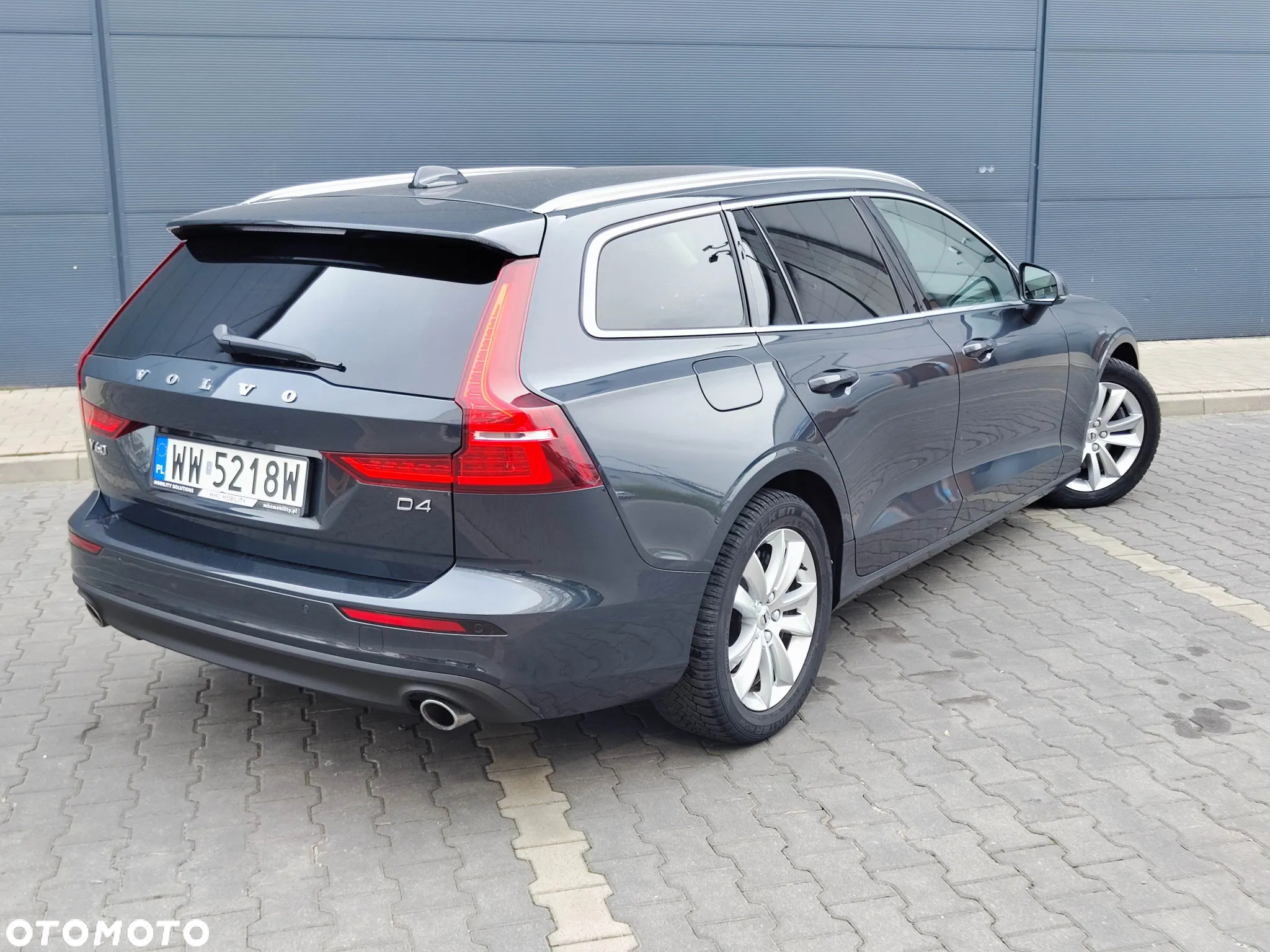 Volvo V60 D4 Momentum Pro - 4