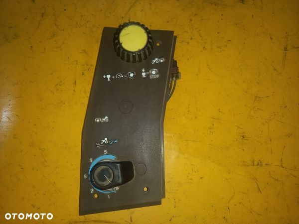 Panel kabiny potencjometr WOM uciągu John Deere 6910 - 1