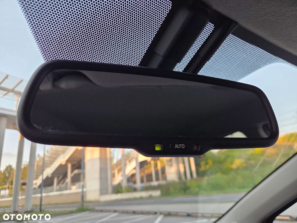 Toyota Yaris Hybrid 100 Dynamic - 22