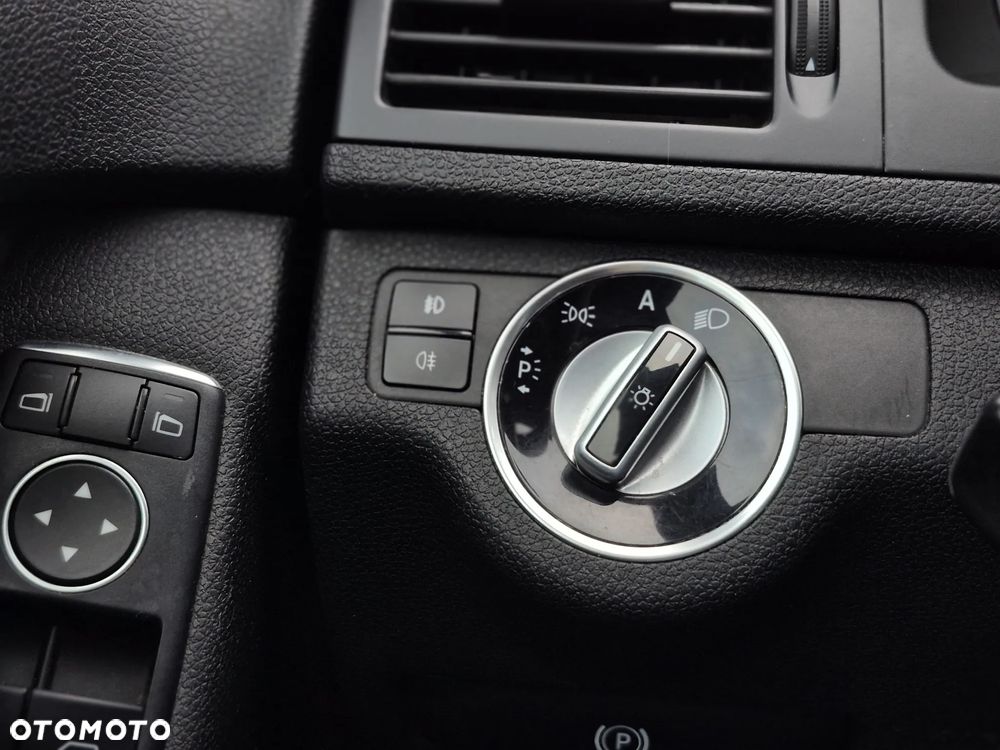 Mercedes-Benz Klasa C 220 T CDI DPF Automatik BlueEFFICIENCY Elegance - 20