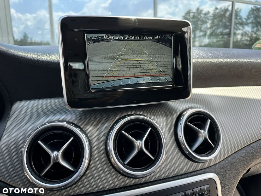 Mercedes-Benz GLA 200 7G-DCT Style - 25