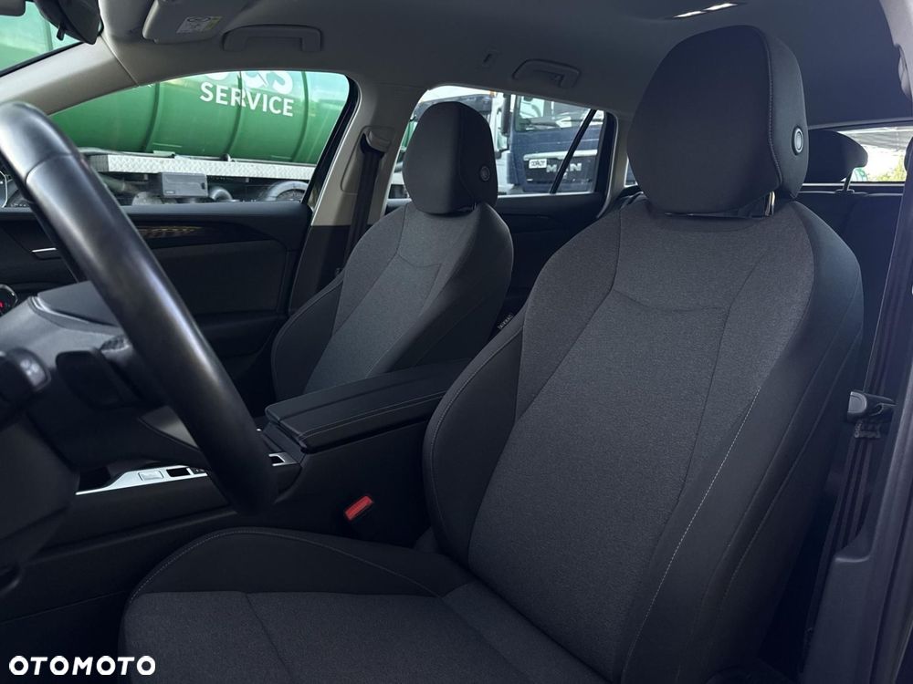 Volkswagen Passat - 9