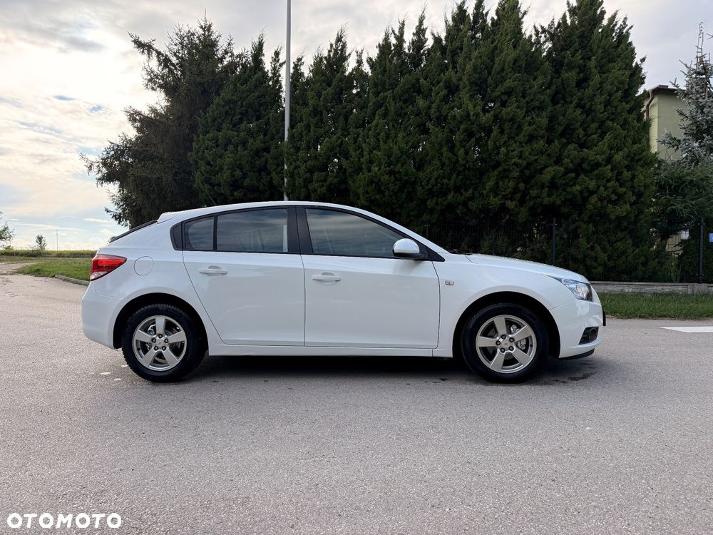 Chevrolet Cruze 1.6 LS - 18