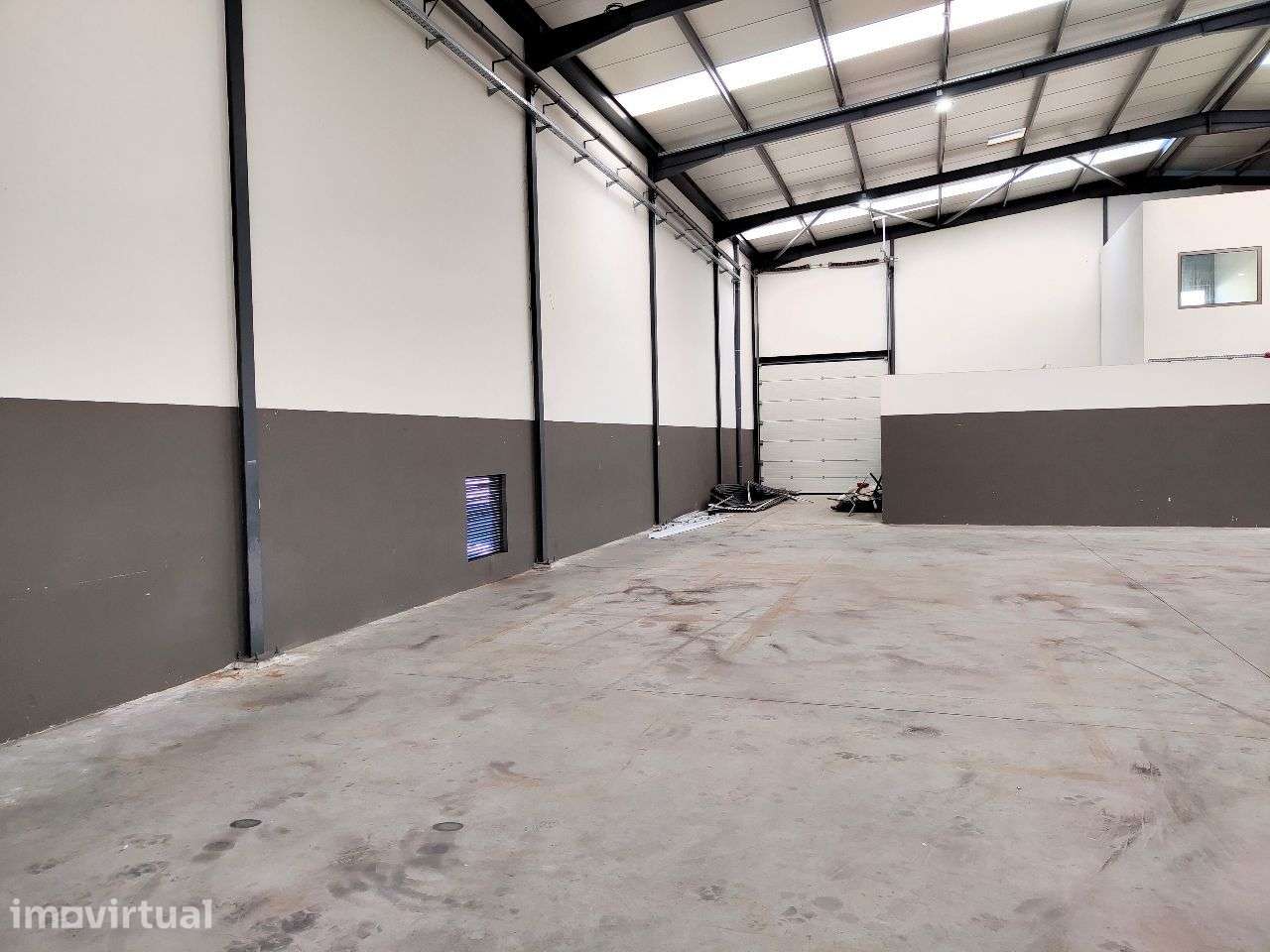 Armazém 1596m2 em 2 pisos, Zona Industrial da Feiteira, Grijó - Grande imagem: 2/7
