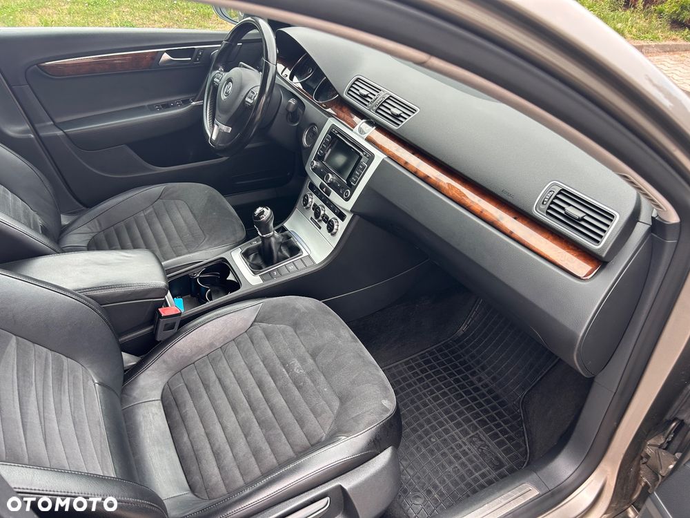 Volkswagen Passat 2.0 TDI BlueMotion Technology Highline - 17