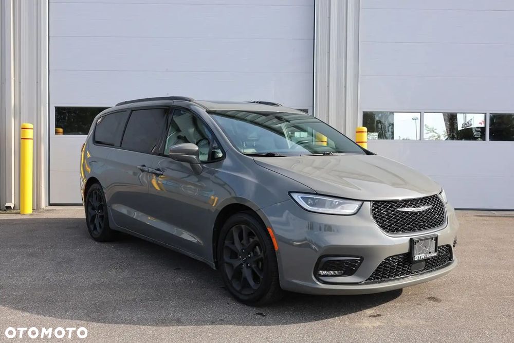 Chrysler Pacifica - 2