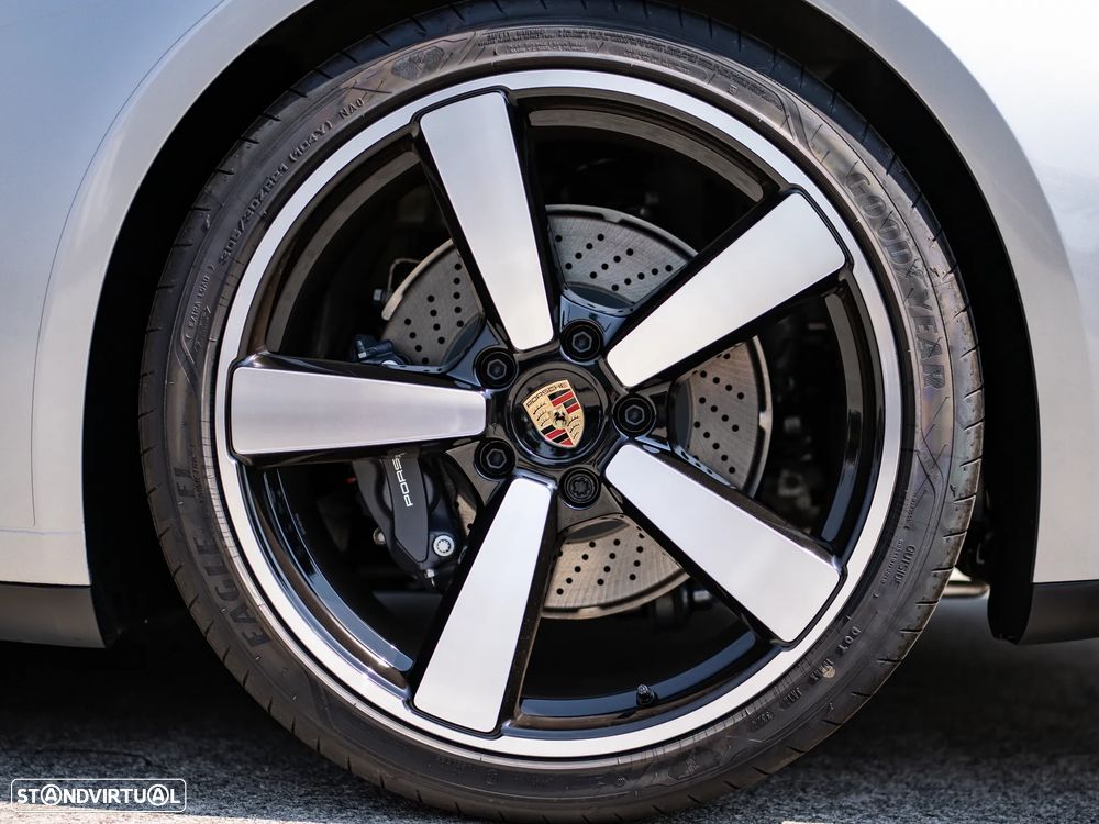 Porsche 911 (992) Carrera - 12