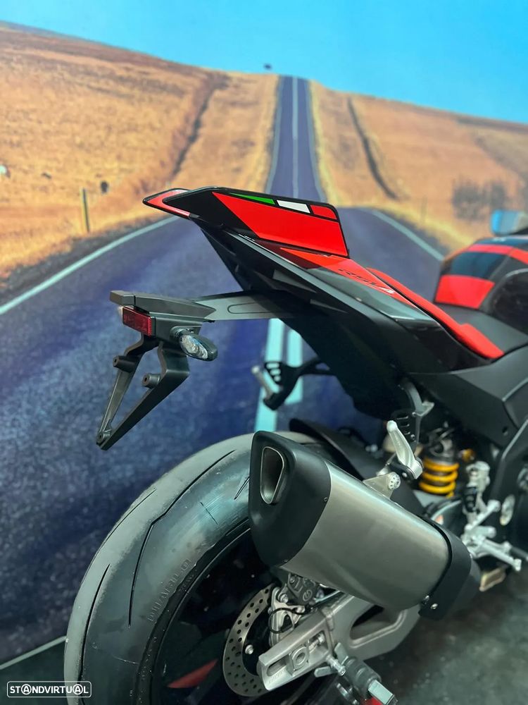 Aprilia RSV 4 FACTORY 2025 - 18