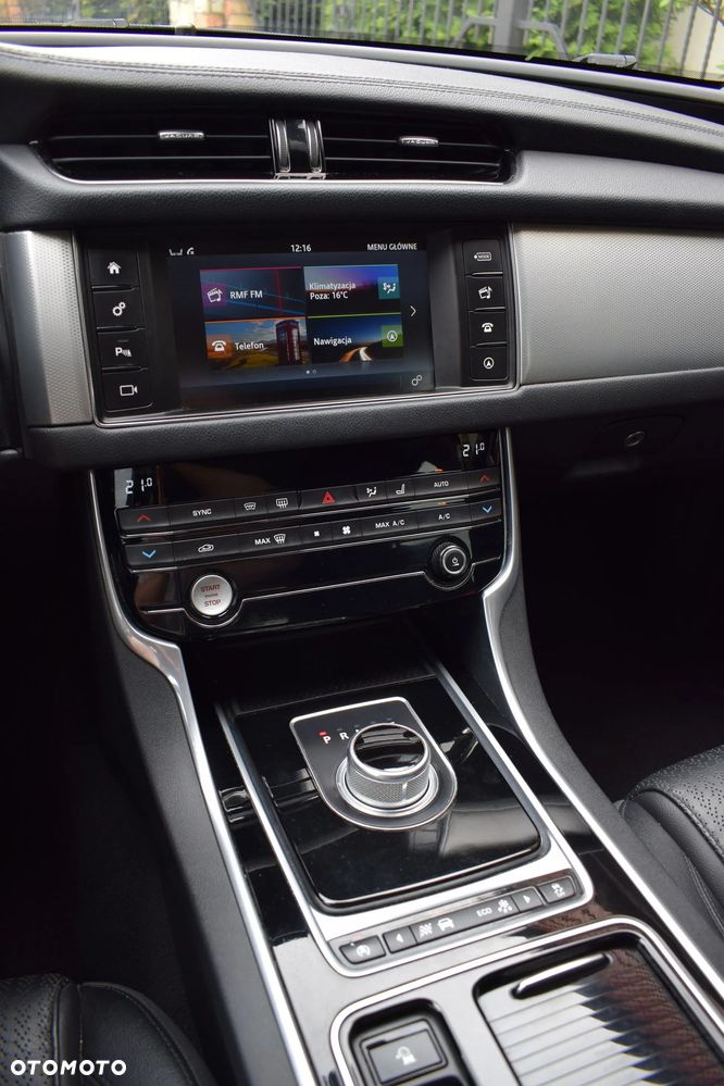 Jaguar XF 3.0 TDV6 Portfolio - 16