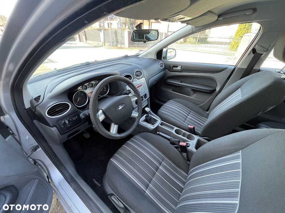 Ford Focus 1.8 Style - 9