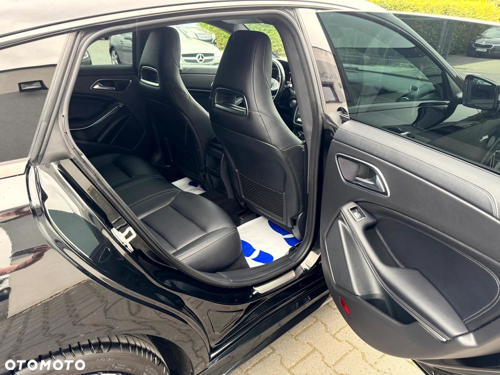 Mercedes-Benz CLA Shooting Brake 250 4Matic 7G-DCT AMG Line - 9