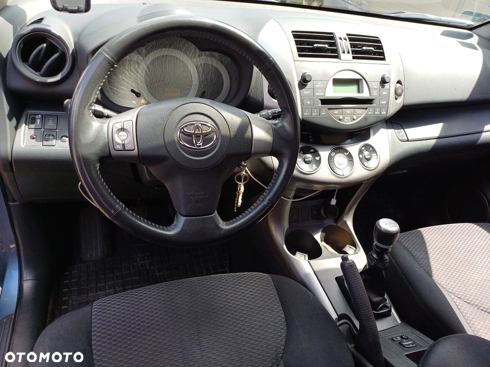 Toyota RAV4 - 6