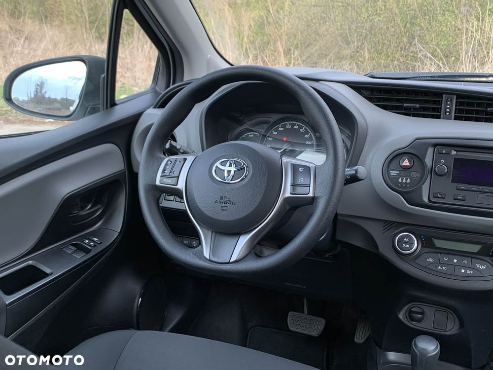 Toyota Yaris Hybrid 100 Active - 17