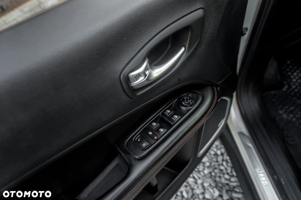 Jeep Compass 1.4 TMair Limited 4WD S&S - 28