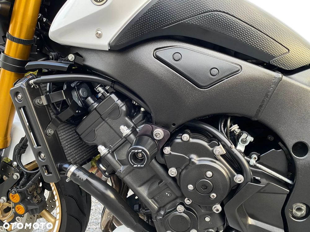 Yamaha FZ8 - 7