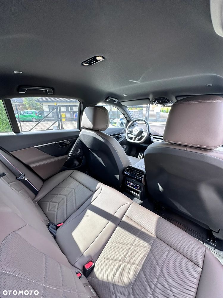BMW Seria 5 M550i xDrive - 28