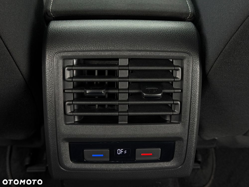 Volkswagen Golf 2.0 TDI SCR DSG R-Line - 24