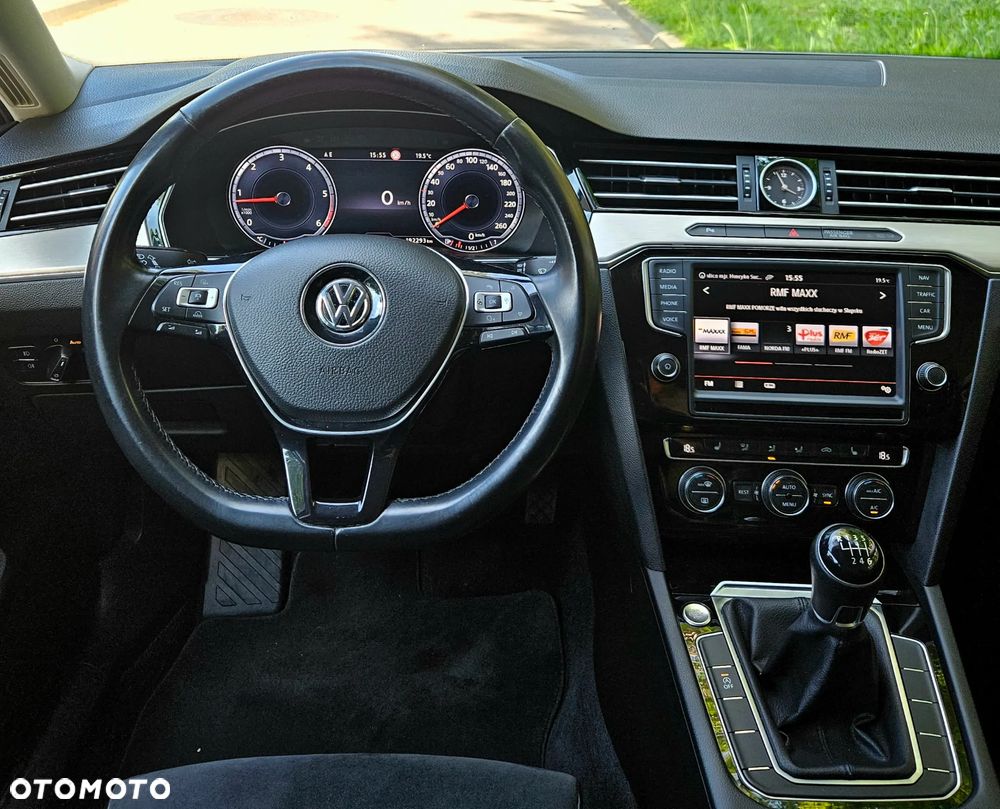 Volkswagen Passat 2.0 TDI (BlueMotion Technology) Highline - 9