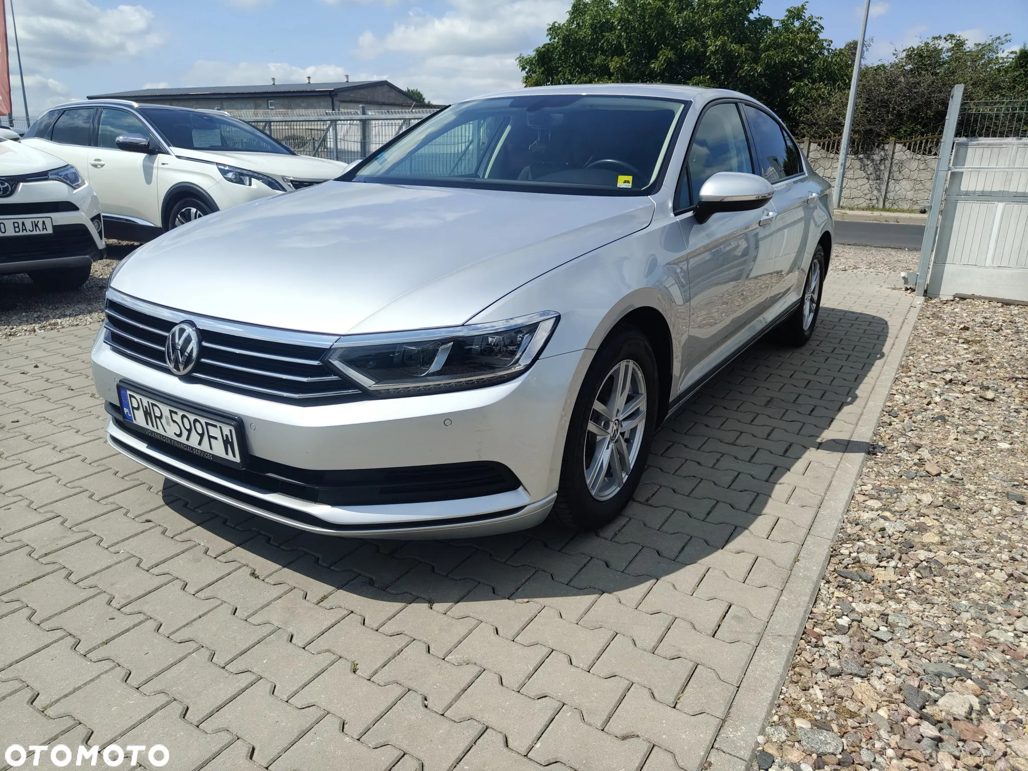 Volkswagen Passat - 2