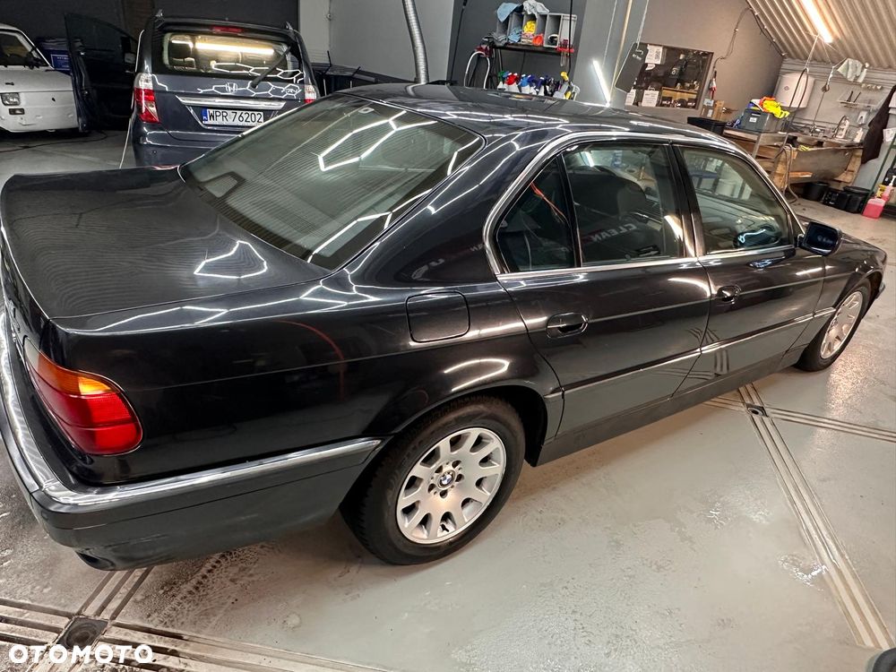 BMW Seria 7 750i - 9